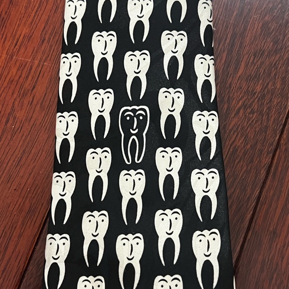Steven Harris Black and White Patterned Tie with tooth design - Picture 3 of 6